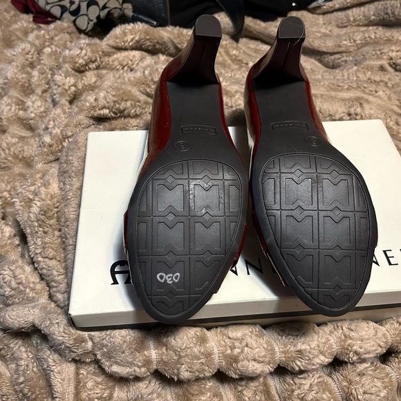 Etienne Aigner Chic Cream Decor Piece - Picture 3 of 10